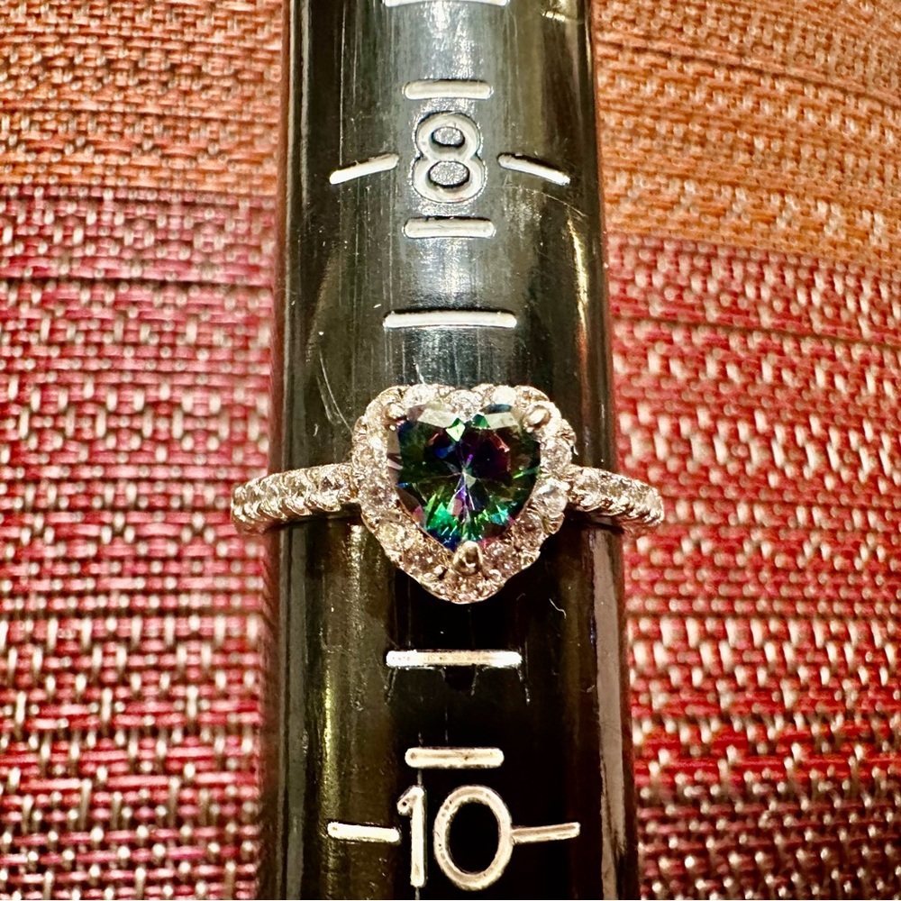 Fragrant Jewels Silver Ring with Multicolor Heart Stone